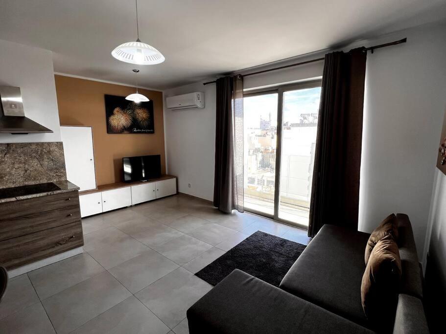 Mediterranea 2 Bedroom Smart Apartment Сейнт Полс Бей Екстериор снимка