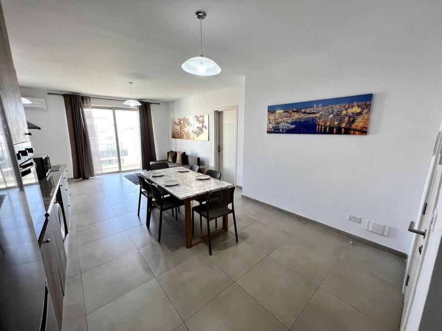Mediterranea 2 Bedroom Smart Apartment Сейнт Полс Бей Екстериор снимка